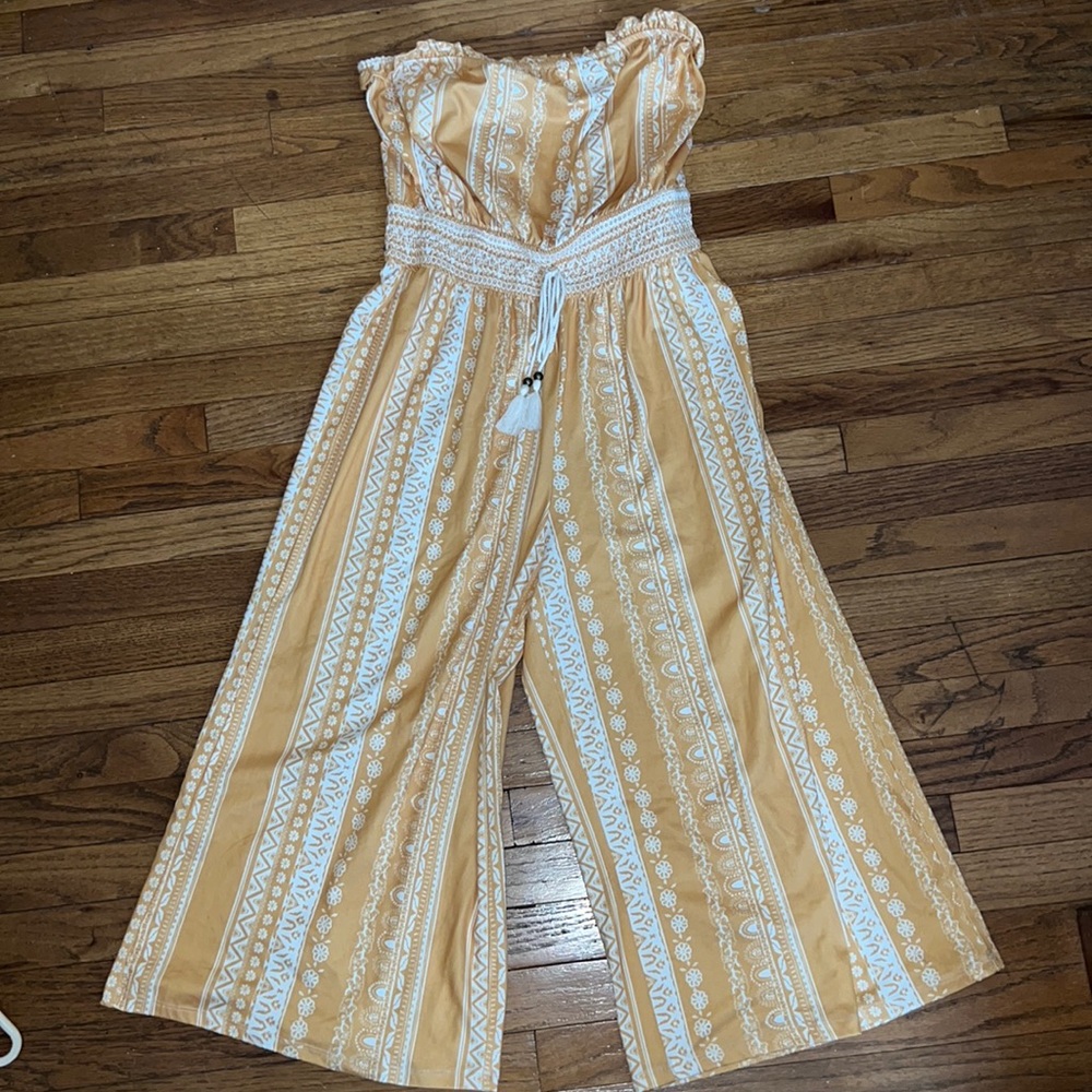 Inspired hearts mustard / white printed tube top , wide leg capri jumpsuit, sz m